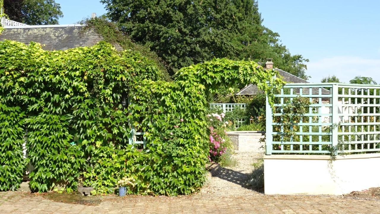 Апартаменты Le Glycine A Manoir Sainte Cecile Juvigny-Val-d'Andaine Экстерьер фото